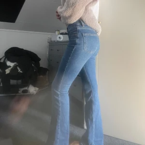 low waist bootcut jeans - Low waist bootcut jeans från Gina tricot i st 36🤍 använda fåtal gånger 