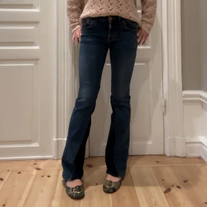Ltb jeans - Säljer dessa ascoola bootcut jeans från ltb💕Midjemått rakt över är ca 31cm, men det är mycket stretch och de går att stretcha ut ända till 39cm💕