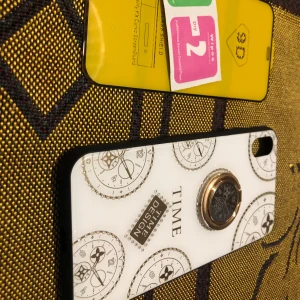 Ringskal med Skärmskydd till iPhone X/xs vit - Jättefin ringskal till iPhone X/xs/Skärmskydd ingår Färg:vit Kontakta mig om du undrar över något .