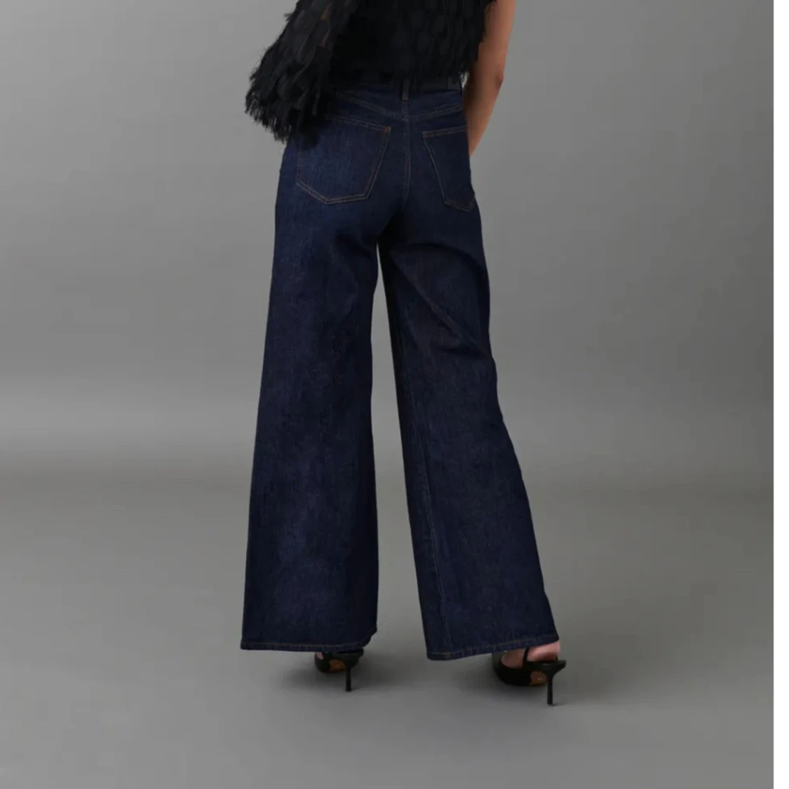 Mörkblå vida jeans  - 90