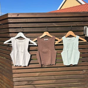 Croptops - Säljer dessa tre croptops då de inte kommer till användning 