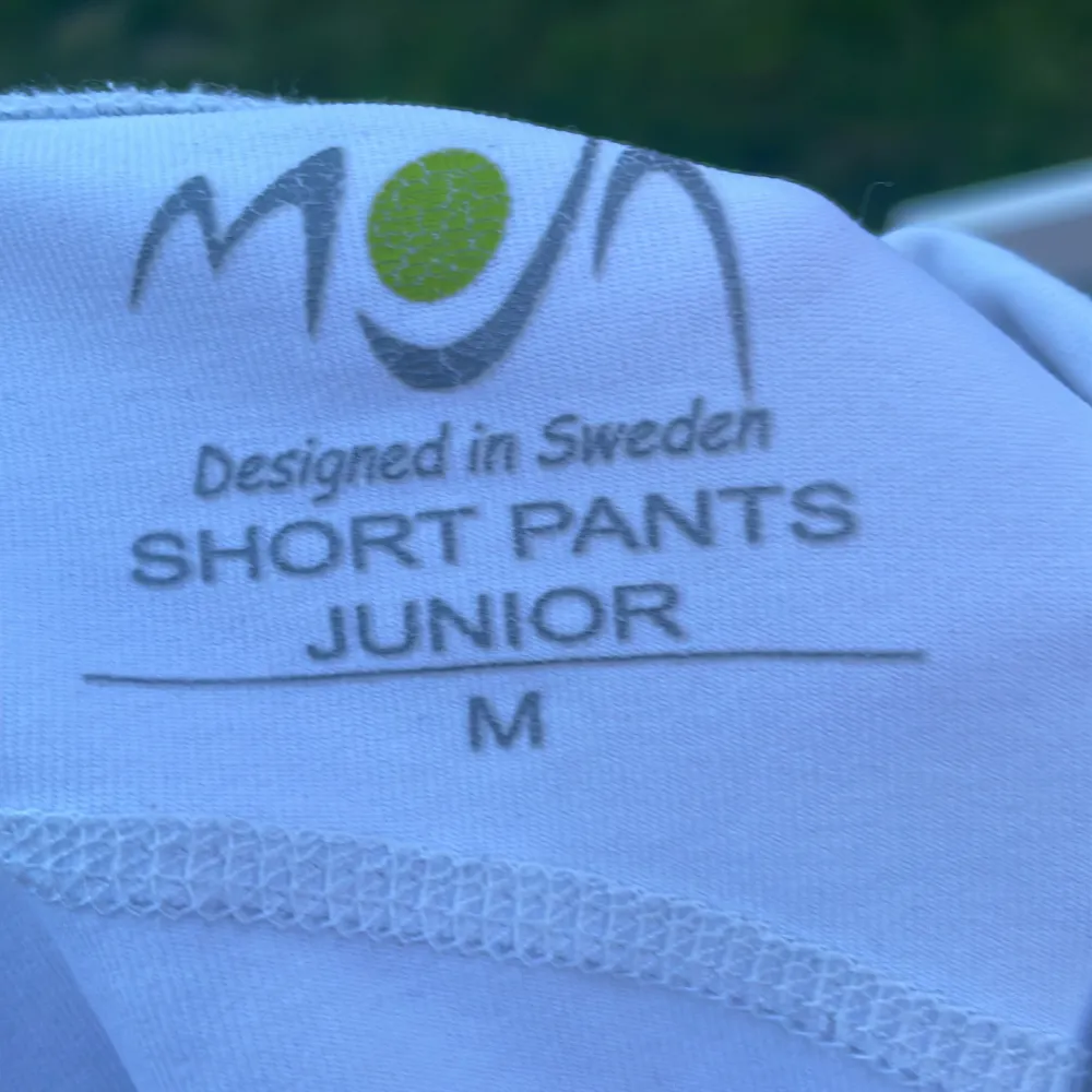 Säljer dessa vita cykelbyxor som är för små!🤍Perfekt att ha under kjolar eller bara som det är. . Shorts.