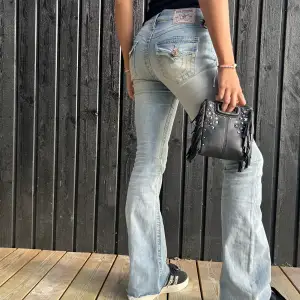 Nya jeans, aldrig använda. Köpte fel färg.  Modell- Becca Mr bootcut 