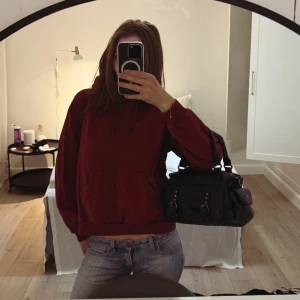 Hoodie 🥰 - Säljer men röda hoodie som inte kommer till användning ❤️