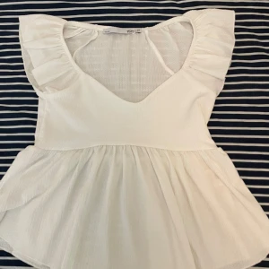 Tröjan  - Köpte för inte alls länge sen dock så har dem tyvärr inte kommit till användning 