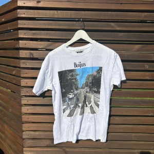 The Beatles T-shirt  - Säljer då den inte kommer till användning 