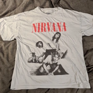 Nirvana T-shirt - Simplare Nirvana T-shirt. Inte som alla andra 😮‍💨😮‍💨