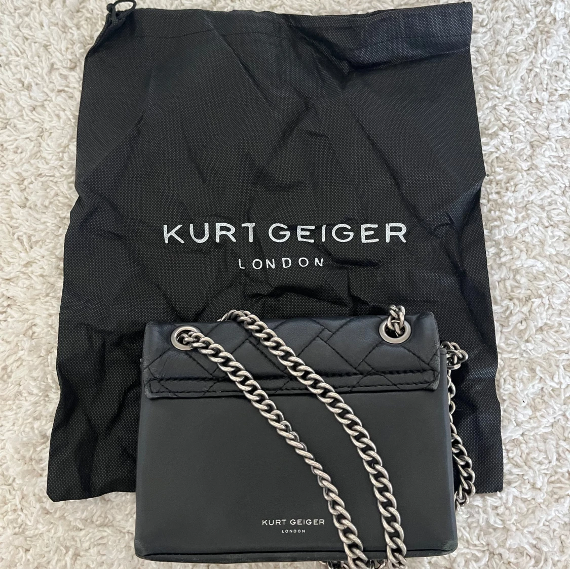 Svart axelväska från Kurt Geiger - 90