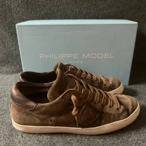 Philippe model - säljer dessa sköna philippe models.  använda i ca 1 månad men skulle säga att de är 8/10. vid funderingar, skriv i dm!