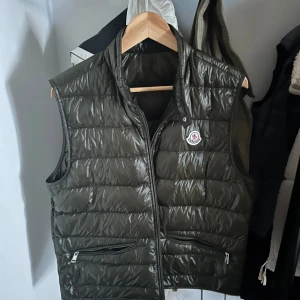 Moncler väst - Grön moncler väst 
