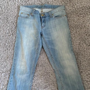 vintage lågmidjade jeans - supersnygga lågmidjade vintage jeans som är raka i benen, superfint skick! 💞