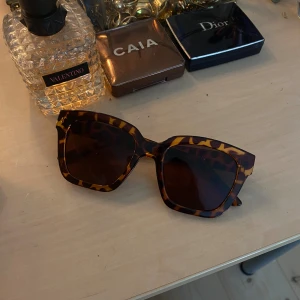 Solglasögon  - SNYGGA solglasögon i jätte bra kvalitet 💕💕