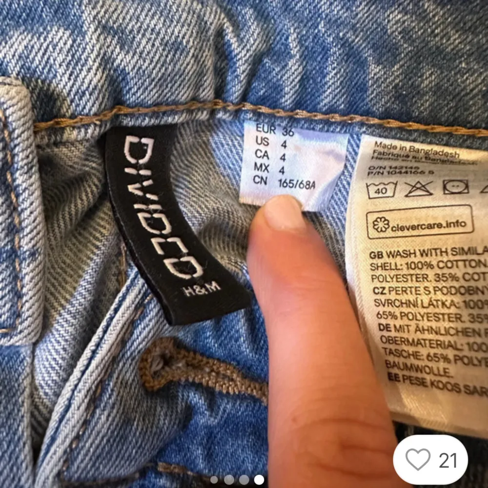 Jeans kjol från hm, säljer för att den är för stor för mig, köpt på Vinted för 200. Storlek s, skriv för fler frågor . Kjolar.