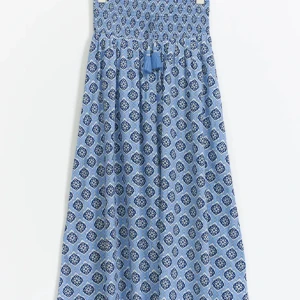 Gina Young lång kjol i blå stl 170 - Sommrig långkjol med mönster som passar perfekt utomlands och hemma i Sverige för egna bilder skriv privat💕💕orginal pris 300 mitt pris 200 pris går att diskutera 