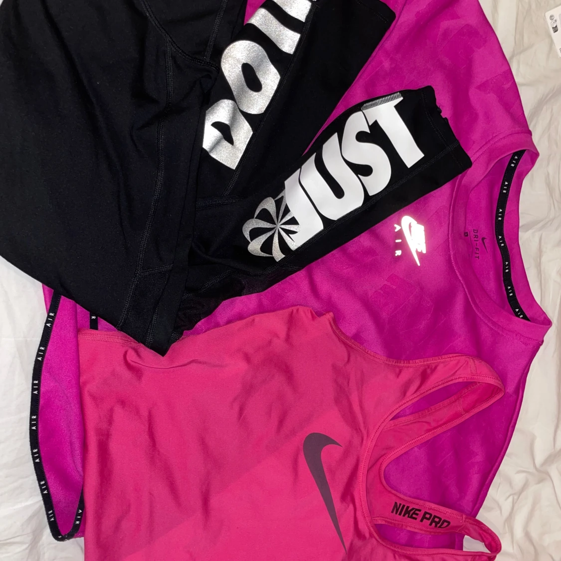 Nike träningskläder, oklart vad nypris är