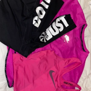 Nike träningskläder, oklart vad nypris är - Jag har använt dessa grejer enstaka gång.  Säljer enskilt men om man köper i ett set får man det billigare.😉 