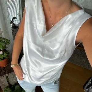 Satintopp - Så fin vit satintopp! 💕 