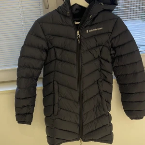 Peak performance dunjacka - Bra