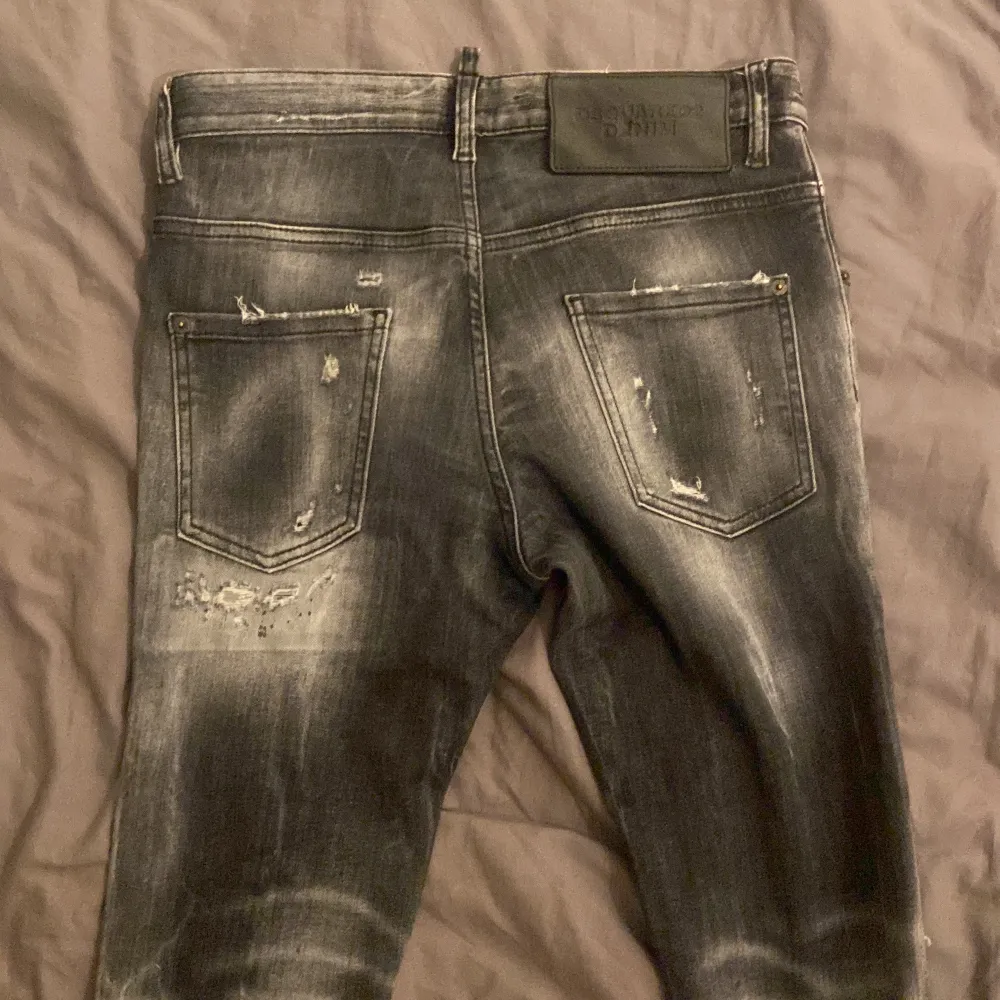 Köpt på Plick. Säljs pga dem e för små. Pm för bilder/pm/prisförslag.. Jeans & Byxor.