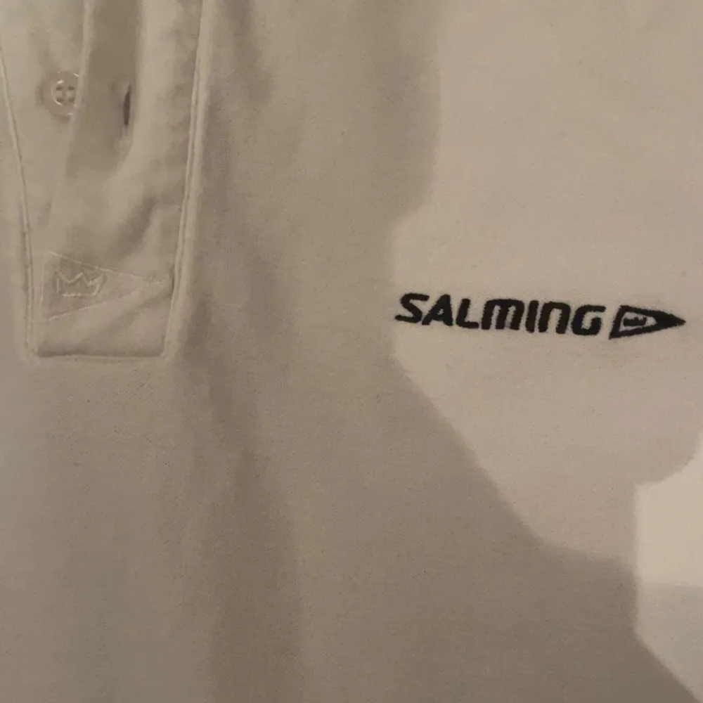 En fin polo tröja från Salming, använd få gånger men i bra skick, går att pruta!. T-shirts.