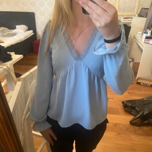 Blus från veromoda - Jättefin tröja i nyskick 