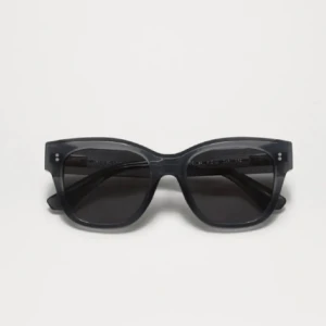 Chimi, 07 grey - Säljer nu mina älskade chimis i modellen 07, färgen grey. Säljer då den tyvärr inte kommer till användning längre. Solglasögonen är i väldigt fint skick. Använd gärna ” köp nu ”. 