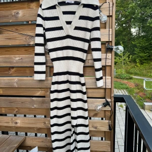 Bern Knitted Dress Adoore - Säljer denna fina stickade klänning ifrån Adoore!  Nypris 1595kr