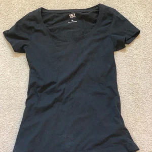 T-shirt💕 - Säljer en t-shirt i storlek ”Xs” och är ifrån Lager 157. Den är använd typ 2 gånger så den är som ny! Om du är intresserad av att köpa den skriv till mig först!💕