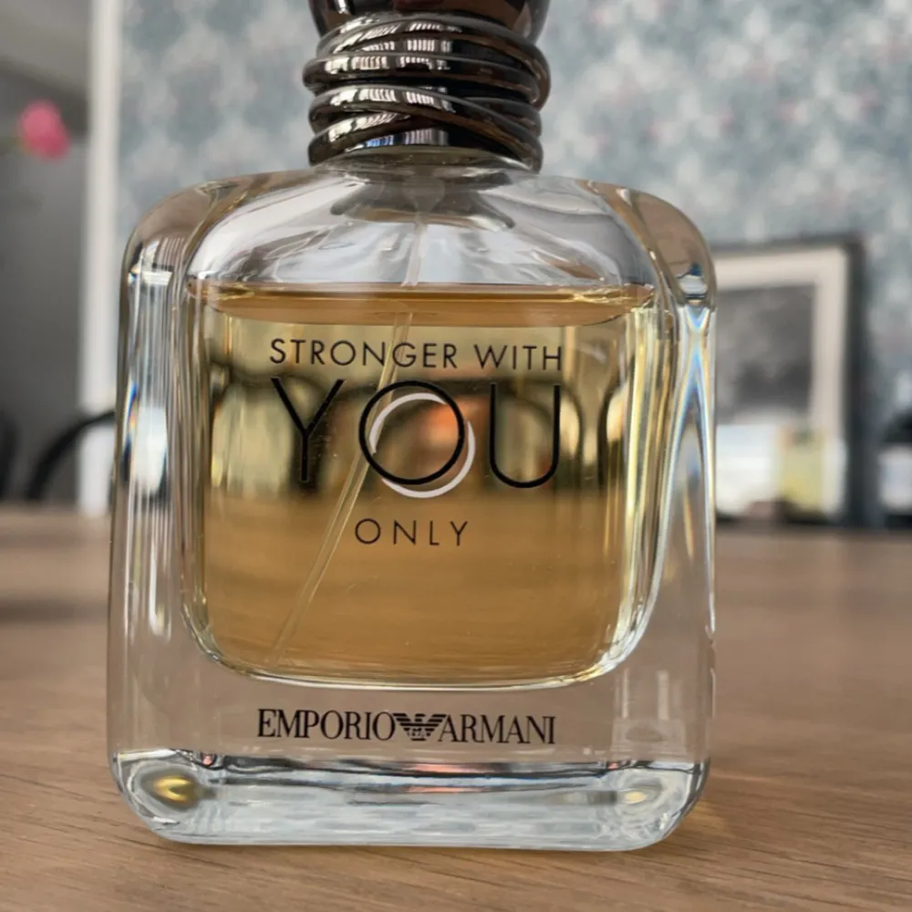 Stronger with you only 50 ml, uppskattar att 45 ml är kvar i flaskan. Fick den i julklapp men har föredragit mina andra parfymer och säljer därför denna. Nypris: ca 900 - 1000kr Mitt pris: 399kr Box medföljer😁. Parfym.