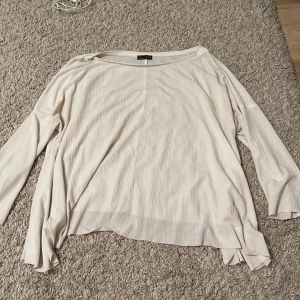 Fin tröja - Fin tröja från Zara i ett väligt skönt material, skriv för fler bilder🤍