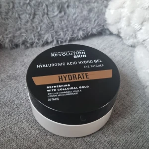 Revolution beuty eyepathes  - !Nästan oavänd! Jag har använt några eyepathes men nästa hela burken är full