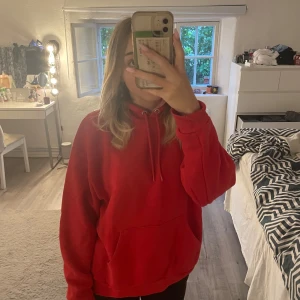 Hoodie - Knappt använd💞