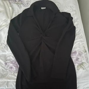 Klänning - Super snygg klänning från JDY aldrig använd!!!  Passar ej därav säljer jag!!