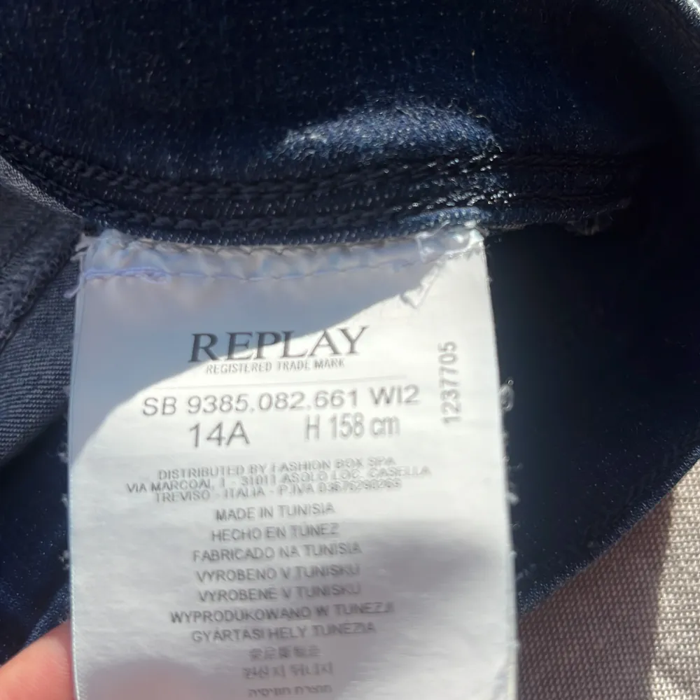 Replay jeans köpta på Kids Brsnd Store.  Storlek; 14 A, Strl 158 Skick; Mkt fint skick  Nypris; 799:- Mitt pris; 249:- . Jeans & Byxor.