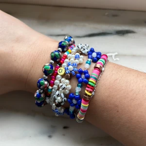 Pärlarmband - 10 kr/st, fraktfritt vid köp av fler än ett armband. 