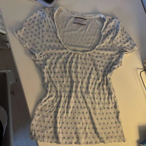Holly & whyte tröja - Superfin kortärmad sommartröja. Inga defekter men kommer inte till användning för de inte är min stil