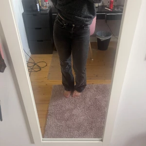 Jeans - Säljer dessa då de inte används längre. Har använts fåtal ggr. Som nya, jag är 166