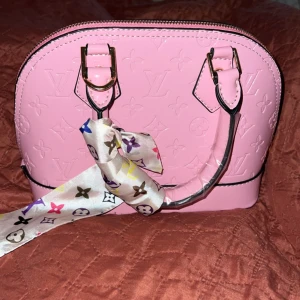 Väska - Super fin väska, helt ny och jätte fin i kvalitet 