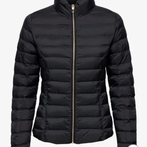 Ny vårjacka - Använd 1 gång, perfekt nu till våren!  Nypris 1300kr