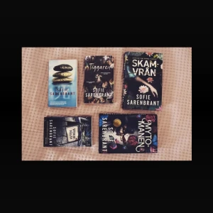 Emma Sköld pocket bokserie - Alla böcker av Sofie Sarenbrants serie om kriminalinspektören Emma Sköld. Väldigt bra serie som t.o.m jag lyckades läsa igenom som har svårt för läsning. Nu står de tyvärr bara på hyllan & samlar  damm! 35kr/st,  360kr för alla, pris kan diskuteras;)