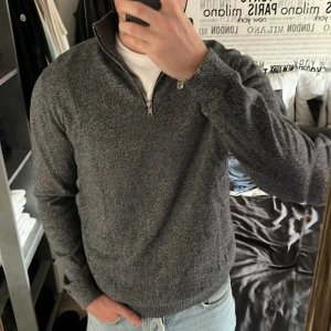 Stickad halfzip - Stickad halfzip från Jack and Jones. Storlek M. Nypris 499kr 