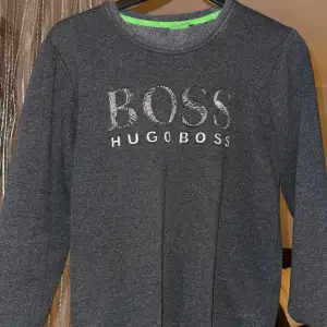  Hugo Hugo Boss tröja som kan användas  båda man   Och  kvinnor  jätte bra kvalitet  