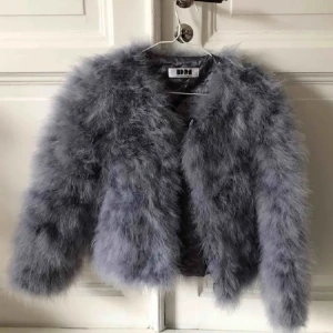 Pälsjacka  - Pälsjacka från DM. Nypris ca 1500kr. Aldrig använd och i nyskick. Superbra kvalité🥰