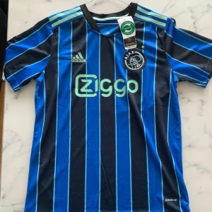 Ajax tshirt - Den är helt ny, sitter jättebra, inget nummer bakom‼️