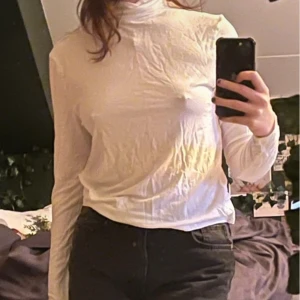 polo  - väldigt bekväm polo använts 1 gång tror jag lite för stor för mig