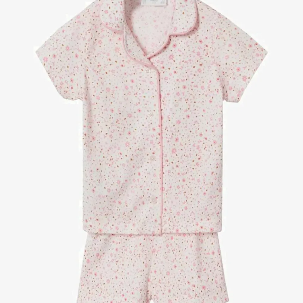 SÖKER! Söker denna pyjamas kan köpa för vilken pris som helst. Dm om ni skulle vilja sälja den?. Övrigt.