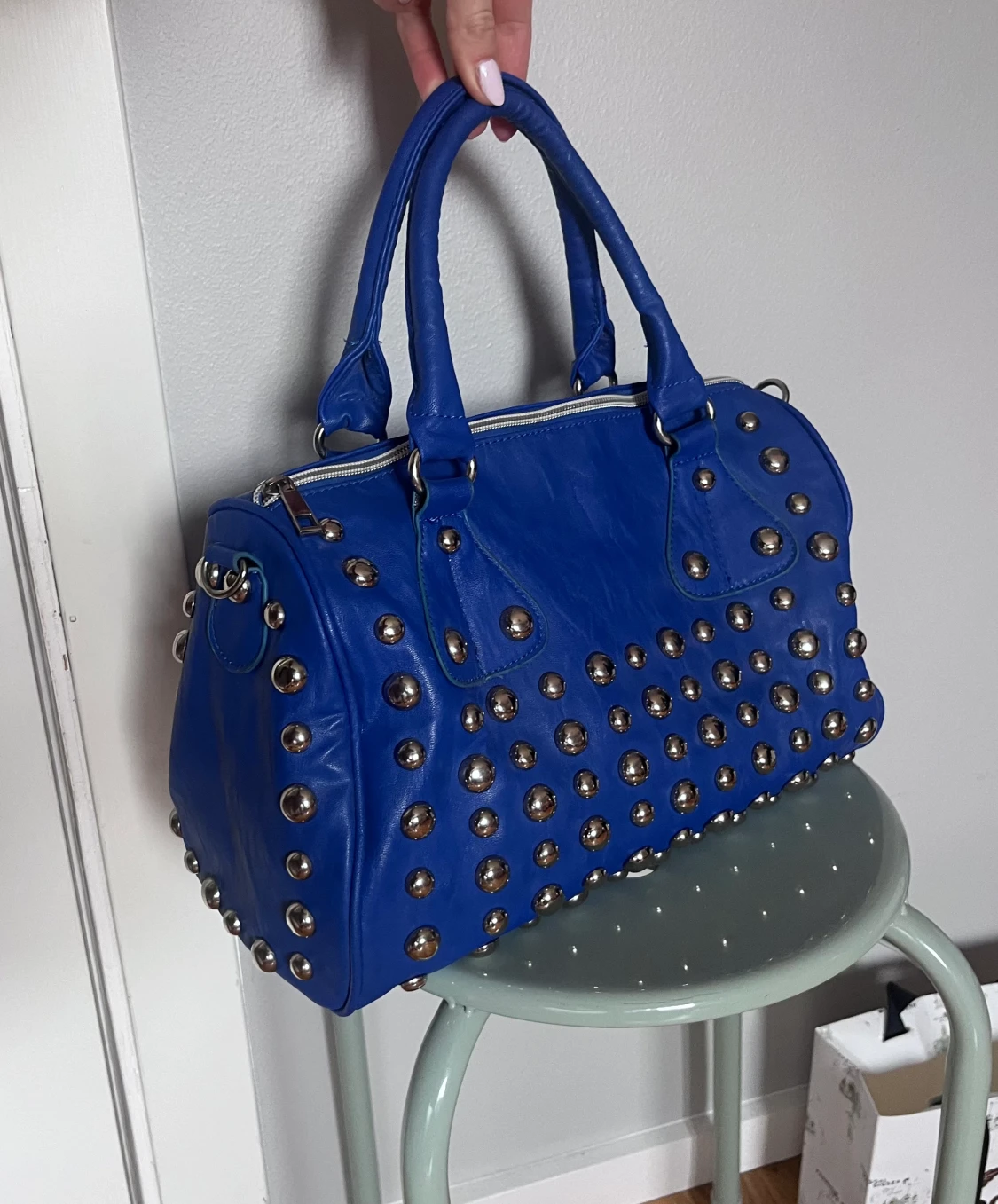 Väska med nitar  - 90