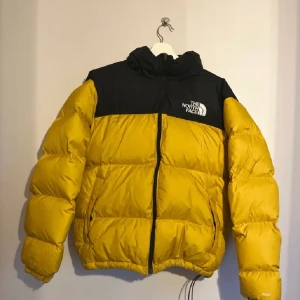 The North Face - Size Medium Used 🤝 Bought last year for 3500
