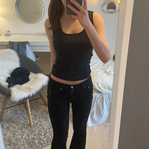 snygg top från bikbok! - väldigt bra skick, mjukt material och såå bekväm!😍