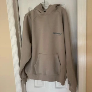 Essential hoddie  - Helt ny Essential hoddie 